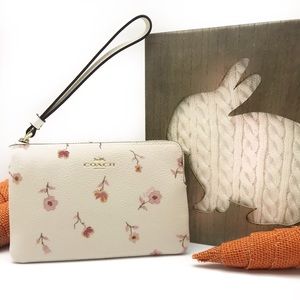 Coach Corner Zip Wristlet Vintage Prairie Print